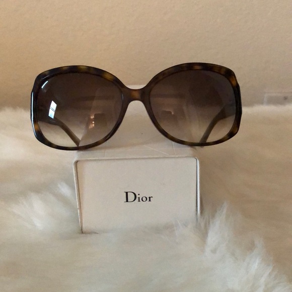 CHRISTIAN DIOR two-tone classic sunglasses! - Picture 2 of 10